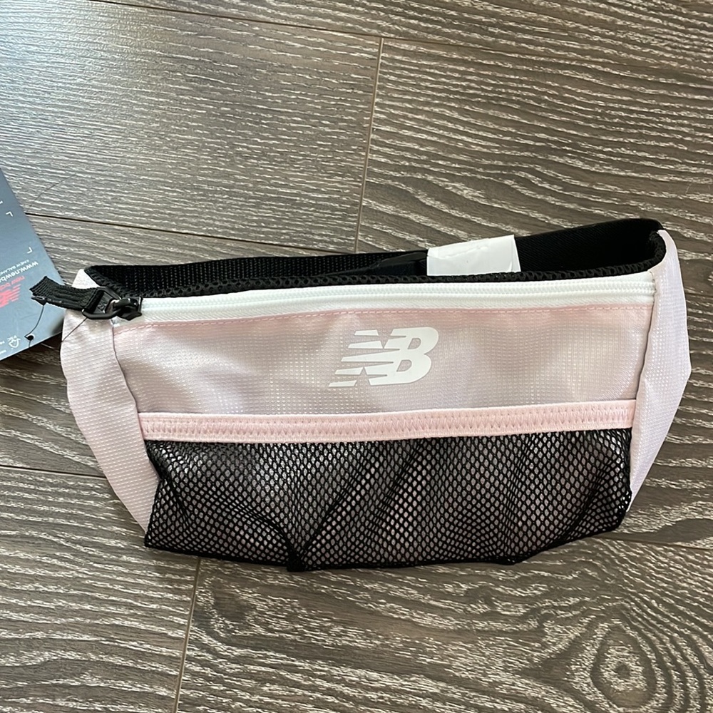 NWT NEW BALANCE Fannypack/belt bag